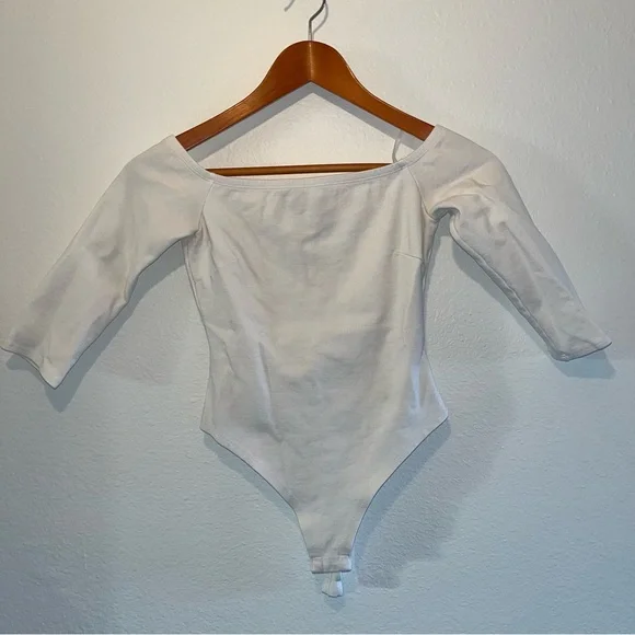 LULU’S White 3/4 Sleeve Off The Shoulder Bodysuit Size XS - Picture 7 of 7